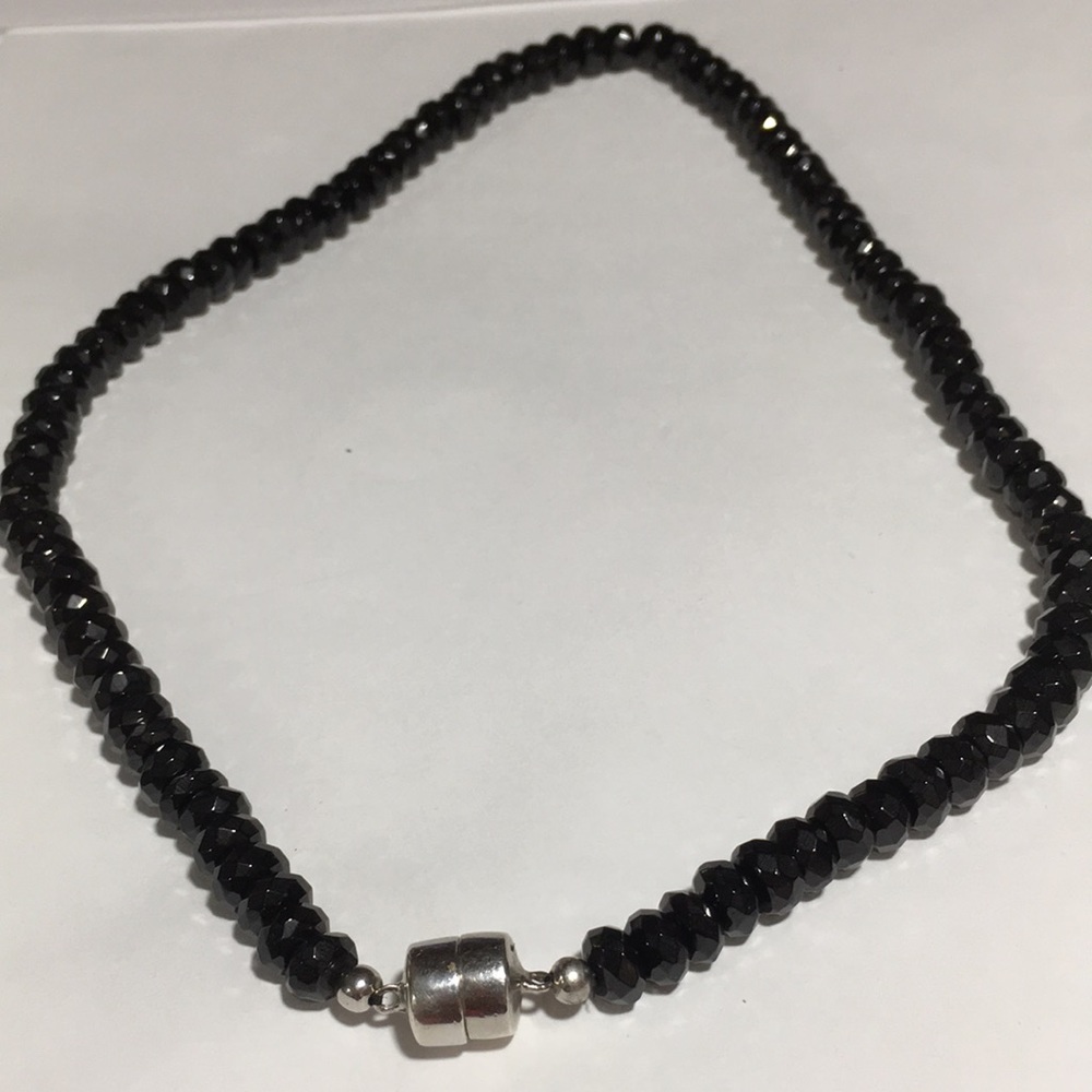 STERLING SILVER MAGNETIC LOCK BLACK SPINEL NECKLAC - Picture 3 of 8